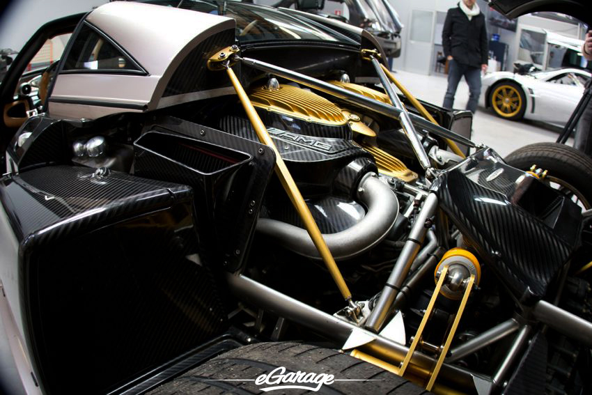 Huayra-AMG-V12-engine.jpg